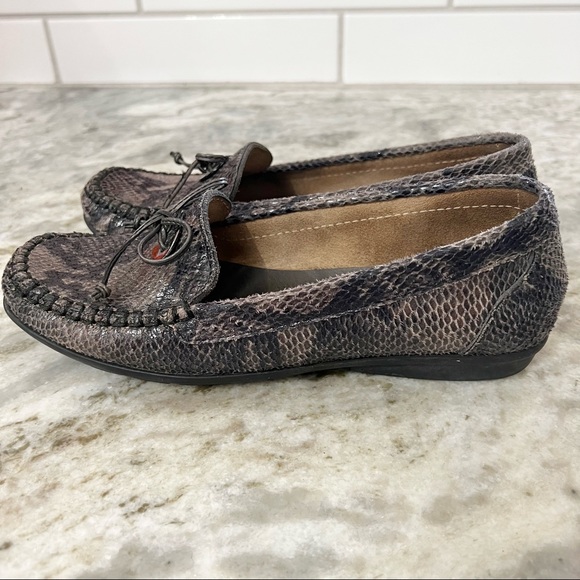 Impo Betty Brown Snake Print Leather Embossed Driving Loafer Flats Size 5.5 - Picture 2 of 10